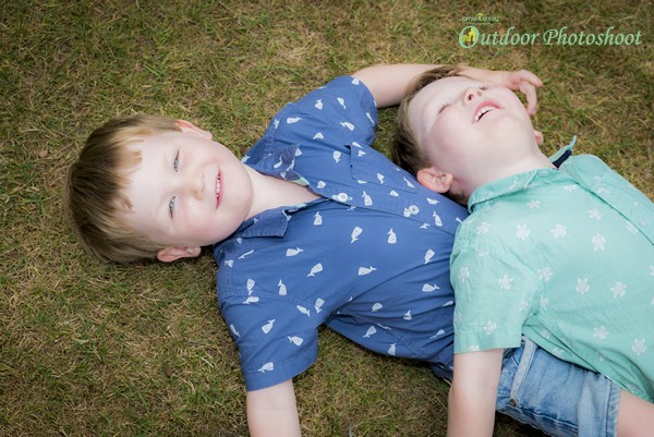 Outdoor children's photo shoot